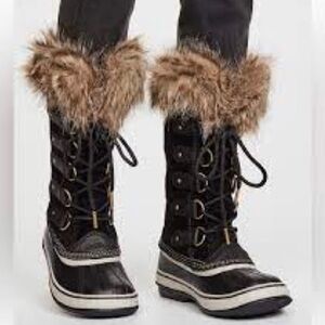 Sorel SZ 8 Joan of Artic winter  boots.